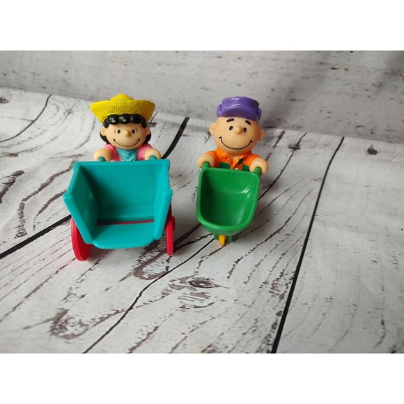 2 Vintage Peanuts Figures McDonald's Toys Charlie Brown And Lucy - Picture 1 of 6